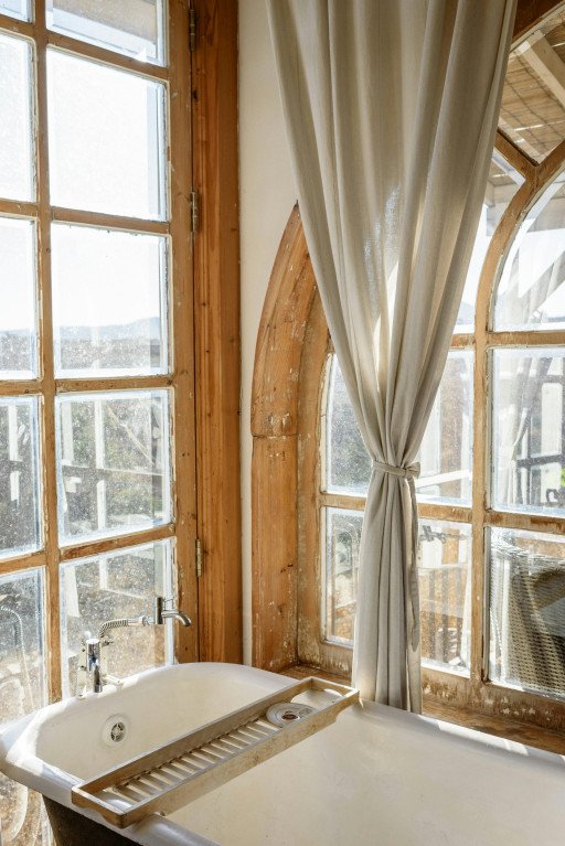 The Ultimate Guide to Window Treatments for Bathrooms: Elevate Privacy and Style
